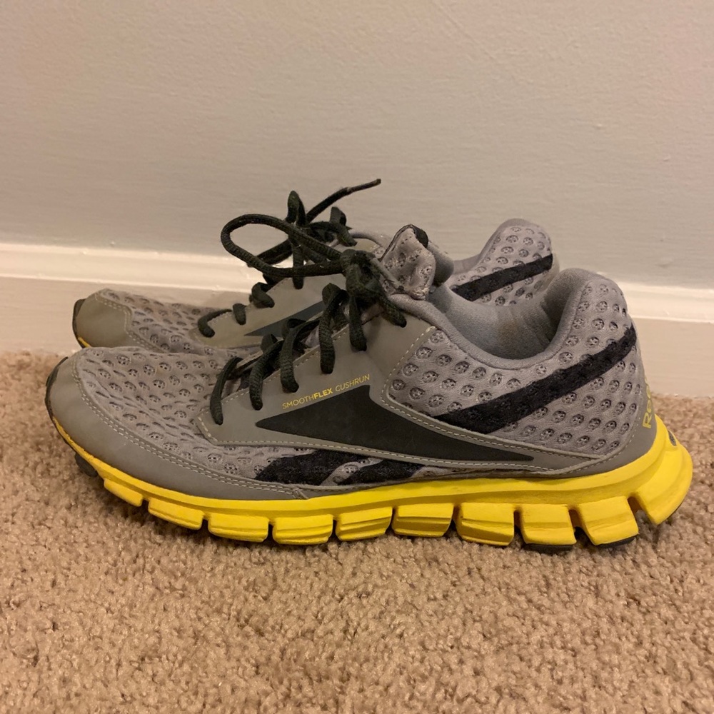 USED REEBOK TRAIL RUNNERS